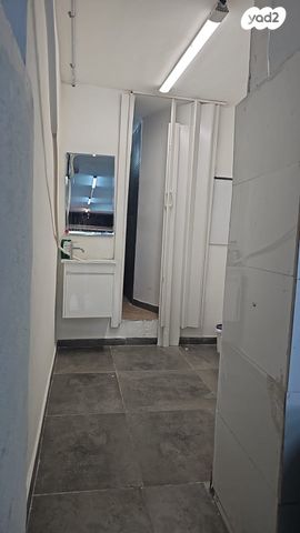 חנויות/ שטח מסחרי, דרך זאב ז'בוטינסקי 20, גבעת רוקח, בני ברק