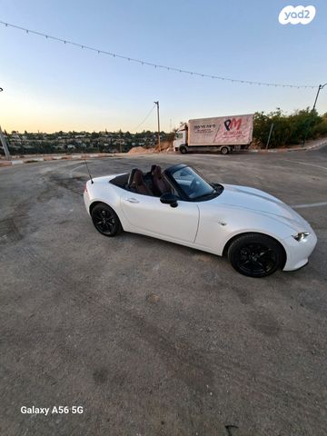 מודעת רכב מאזדה MX-5