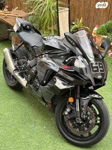 מודעת רכב ימאהה YZF-R1