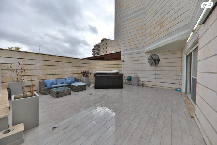 גג/ פנטהאוז, יקינטון, קרית ביאליק