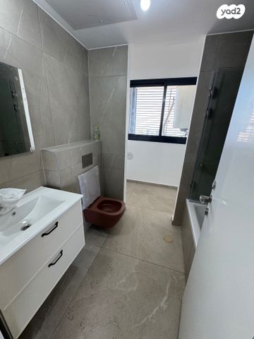 דירה, אמנון ליפקין שחק, נוף הטיילת, נתניה