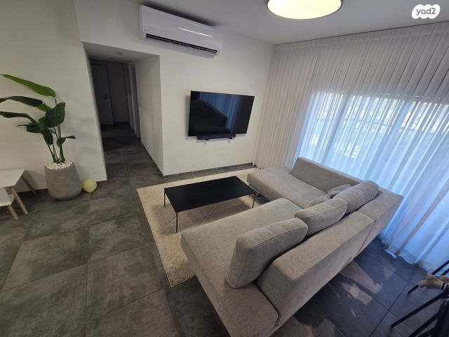 דירת גן, נחל דישון, כרמיאל