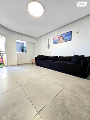 שדרות צפריר 11