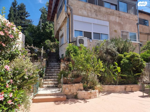 משק חקלאי/ נחלה, דרך עין כרם, בית זית