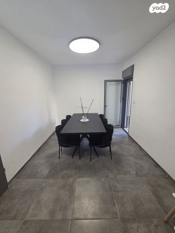 דירת גן, נחל דישון, כרמיאל