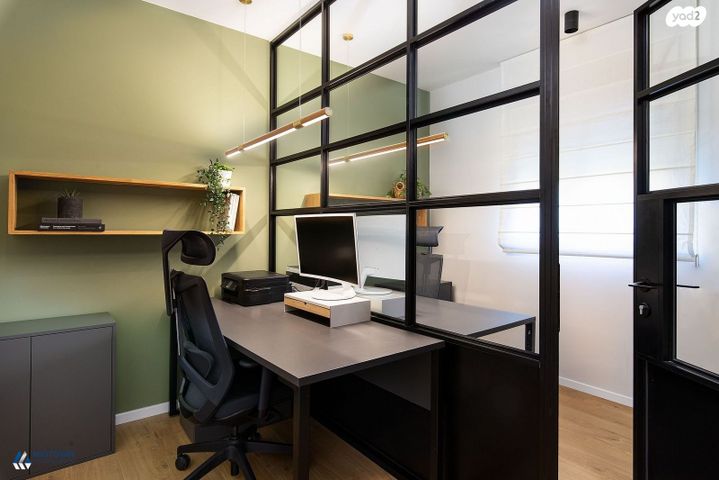 דירה, עופרה חזה, הזמר העברי, כפר סבא