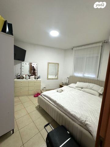 דירה, אלפי מנשה