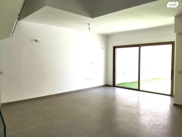 דו משפחתי, וורבורג, בנימינה גבעת עדה