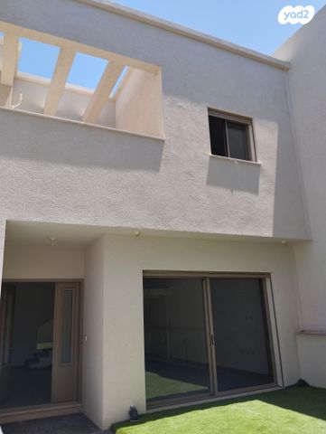 דו משפחתי, וורבורג, בנימינה גבעת עדה