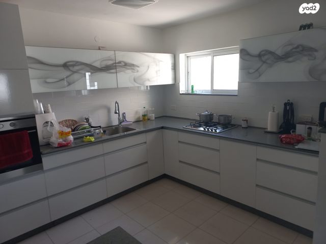 דירת גן, יחזקאל קזז 14, הראשונים, אור יהודה