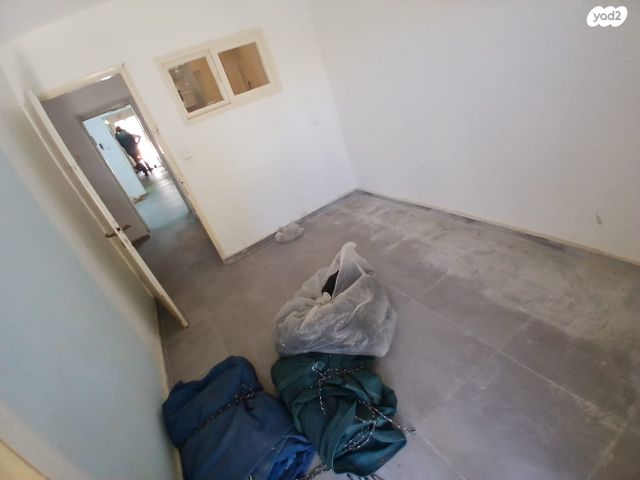 דו משפחתי, אופקים