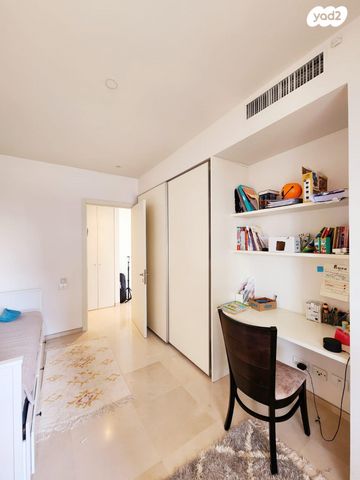 דירה, ניסים אלוני, צמרות איילון, פארק צמרת, תל אביב יפו