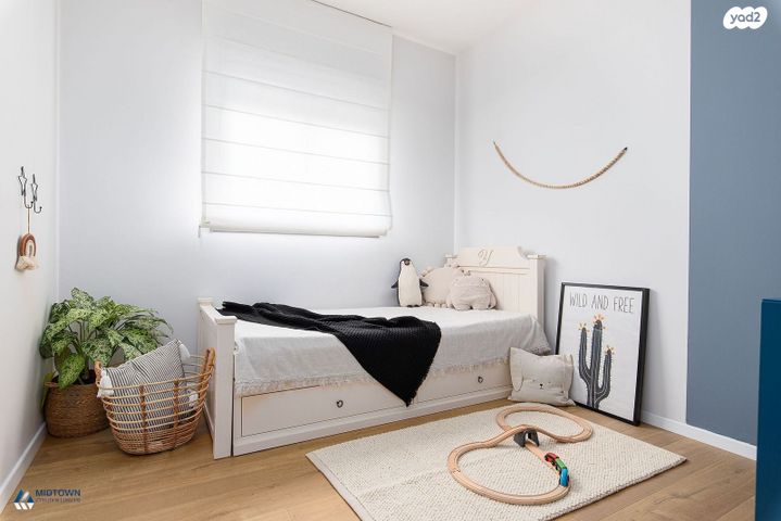 דירה, עופרה חזה, הזמר העברי, כפר סבא