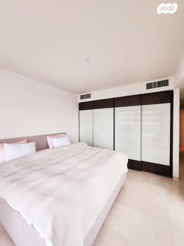 דירה, ניסים אלוני, צמרות איילון, פארק צמרת, תל אביב יפו