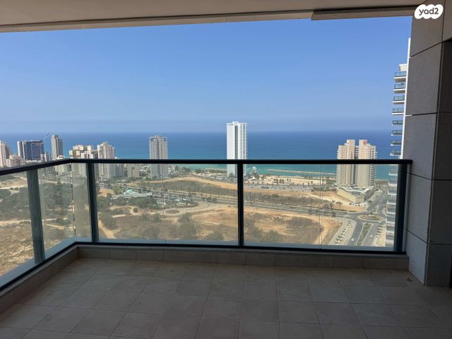 אמנון ליפקין שחק 