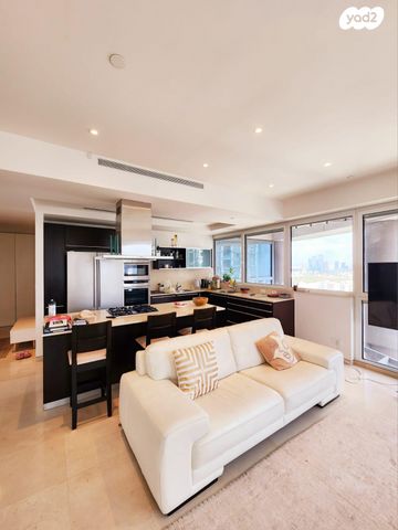 דירה, ניסים אלוני, צמרות איילון, פארק צמרת, תל אביב יפו