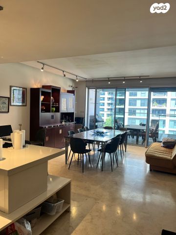 ניסים אלוני 