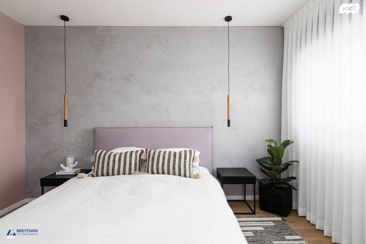 דירה, עופרה חזה, הזמר העברי, כפר סבא