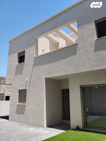 דו משפחתי, וורבורג, בנימינה גבעת עדה