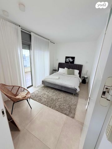 גג/ פנטהאוז, חולון