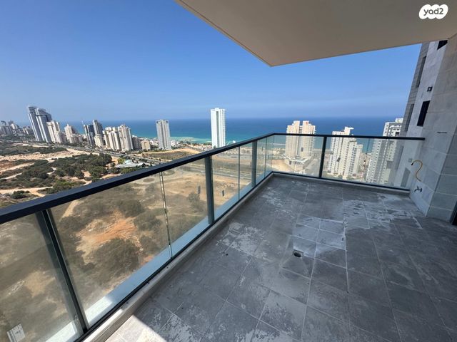 דירה, אמנון ליפקין שחק, נוף הטיילת, נתניה