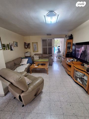 דירה, גיורא יוספטל, גיורא, רמלה