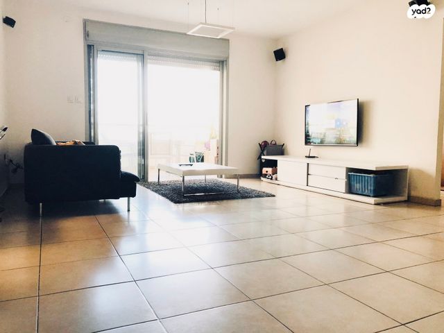 דירה, שמעון בן צבי, שטח 9, גבעתיים