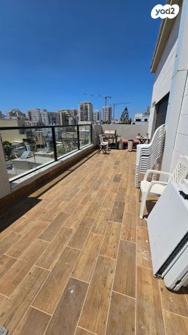 גג/ פנטהאוז, הרב יצחק הלוי, גרין ועם, חולון