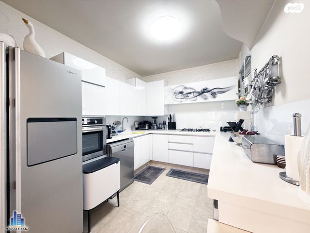 גג/ פנטהאוז, מנחם בגין 34, קרית רבין, חולון