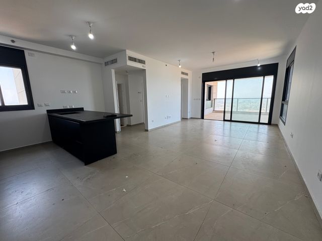 דירה, אמנון ליפקין שחק, נוף הטיילת, נתניה