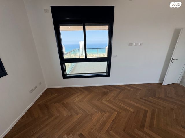 דירה, אמנון ליפקין שחק, נוף הטיילת, נתניה