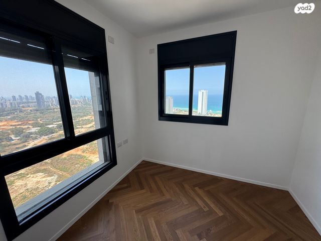 דירה, אמנון ליפקין שחק, נוף הטיילת, נתניה