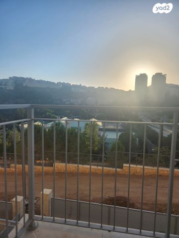 אדמונד סחייק 