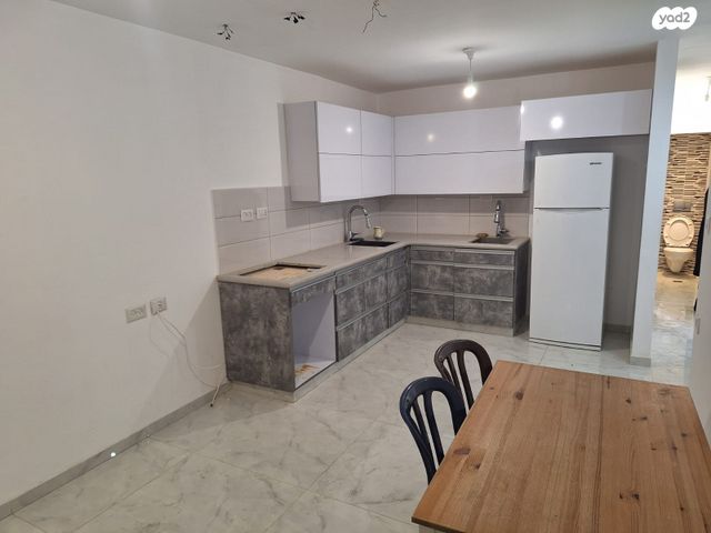 אברהם אלמליח 145