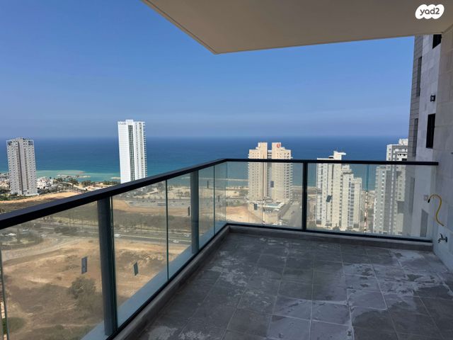 אמנון ליפקין שחק 