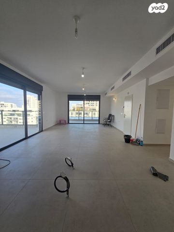 גג/ פנטהאוז, אור עקיבא