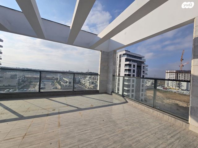 גג/ פנטהאוז, אור עקיבא