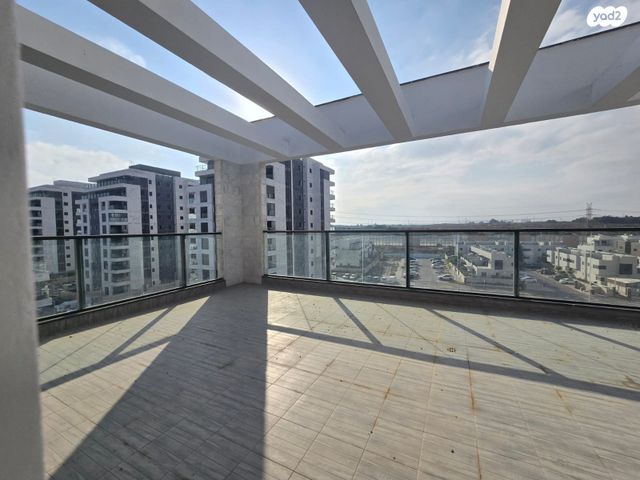 גג/ פנטהאוז, אור עקיבא