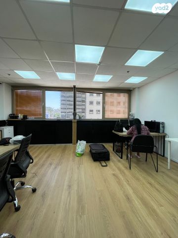 משרדים, בורסה, רמת גן