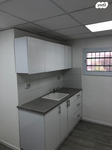 מחסנים, פארקטק פתח תקווה / אזור תעשייה קרית אריה, פתח תקווה