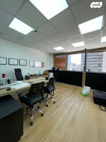 משרדים, בורסה, רמת גן