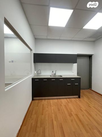 משרדים, בורסה, רמת גן