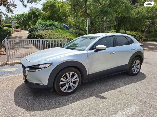 מודעת רכב מאזדה CX-30