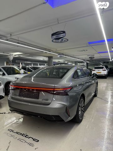 צ׳רי אריזו 8