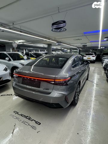 צ׳רי אריזו 8