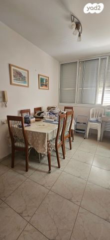 דירה, שדרות העצמאות 42, לב העיר, בת ים