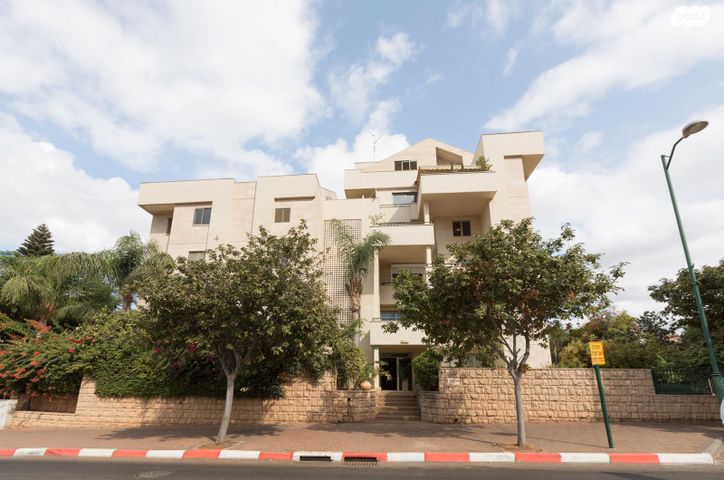 הפרחים 28