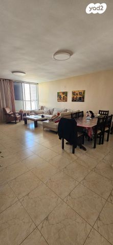 דירה, שדרות העצמאות 42, לב העיר, בת ים