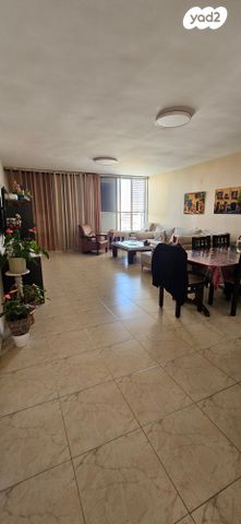 דירה, שדרות העצמאות 42, לב העיר, בת ים