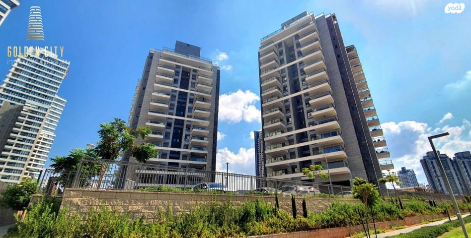 אריק לביא 16